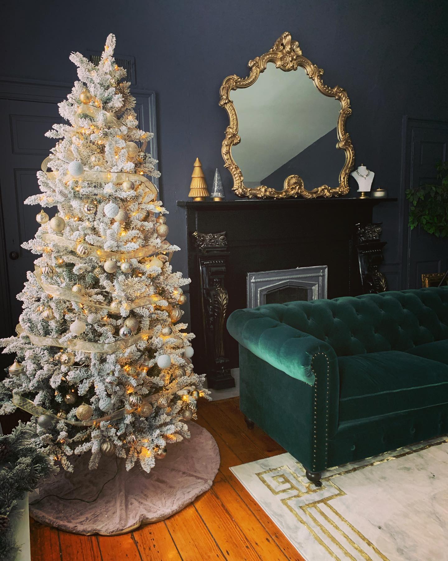 Christmas Boudoir Session for YOU | Black Lace Boudoir